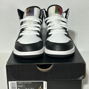 NEW Jordan Air Jordan 1 Mid SE 'Heat Reactive Color Change' sneaker size 1Y